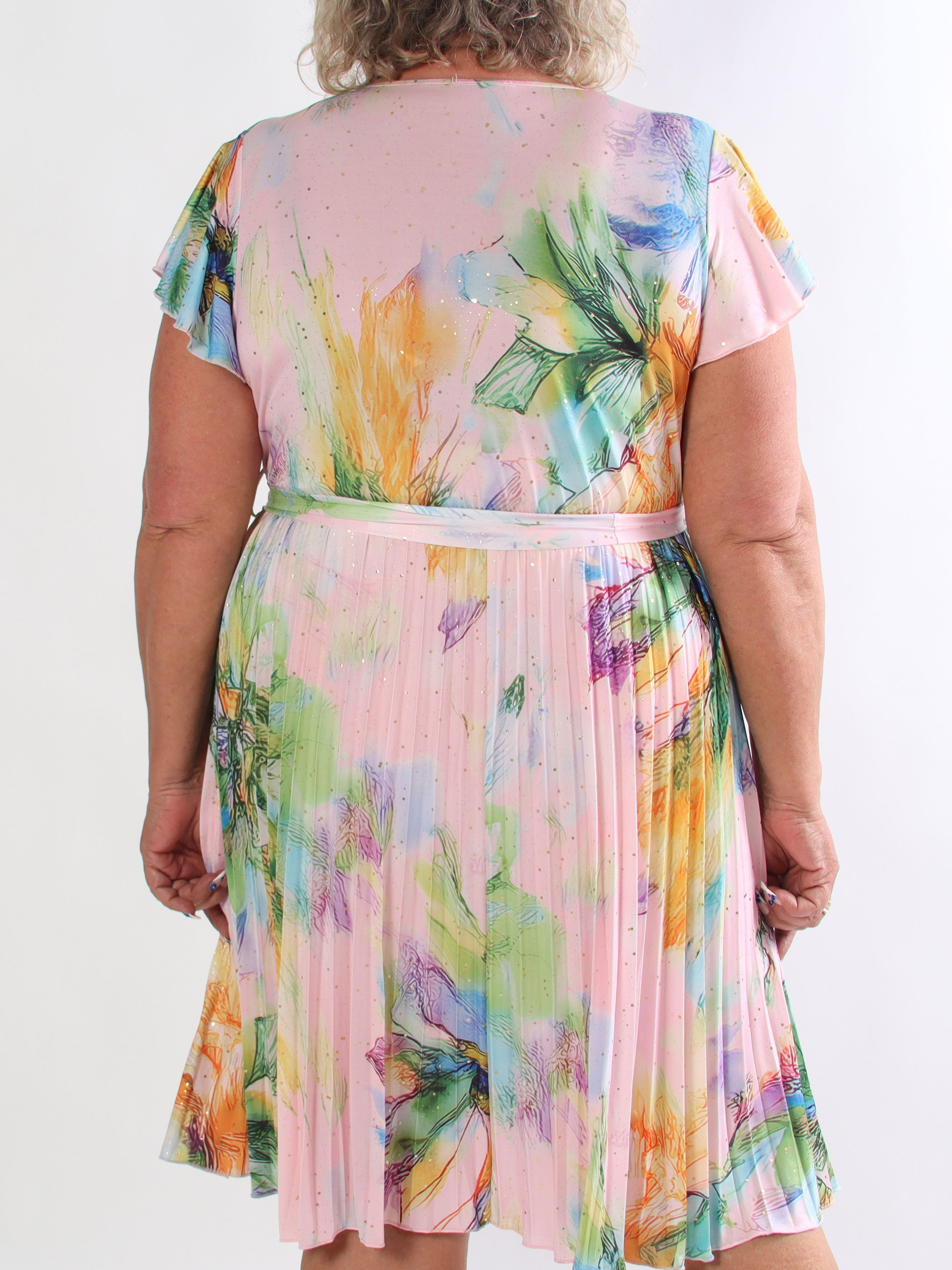 Silvija Print Short - Elastik mønstret plus size kjole med plisseret skørt og guld støv